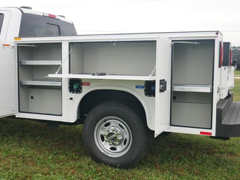 New 2025 Ford F250 XL w/ XL Chrome Package image 14