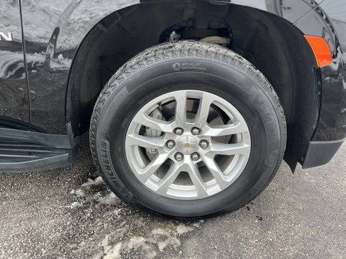 Used 2024 Chevrolet Suburban LT image 32