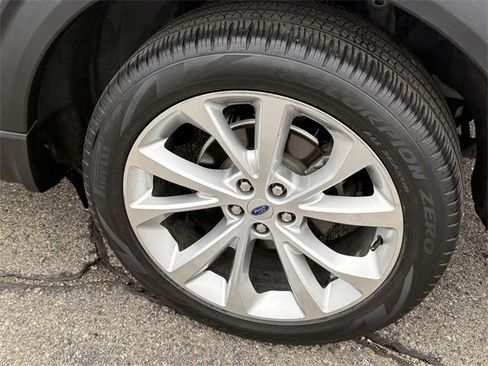 Certified 2022 Ford Explorer Platinum w/ Equipment Group 601A image 5