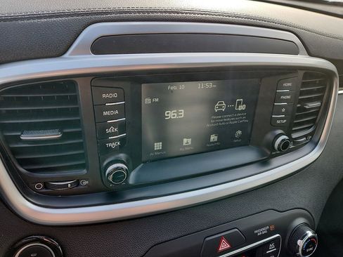 Used 2020 Kia Sorento EX image 18