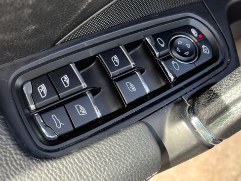 Used 2017 Porsche Cayenne Platinum Edition image 28