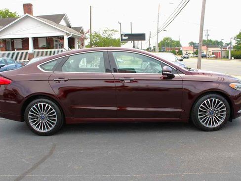 Used 2018 Ford Fusion SE w/ Fusion SE Technology Package FWD image 5
