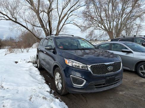 Used 2016 Kia Sorento AWD image 3