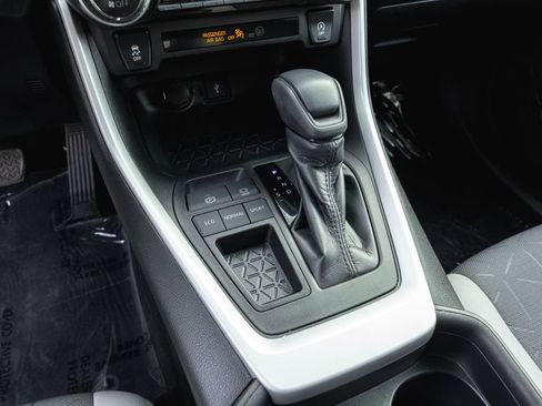 Certified 2020 Toyota RAV4 XLE w/ Carpet Mat Package FWD image 16