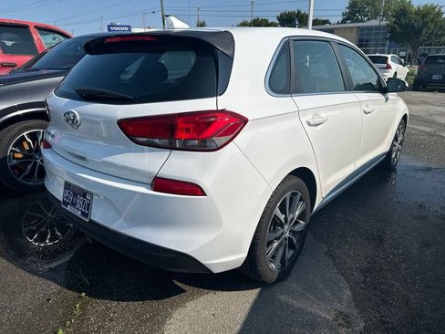 Used 2020 Hyundai Elantra GT FWD image 4