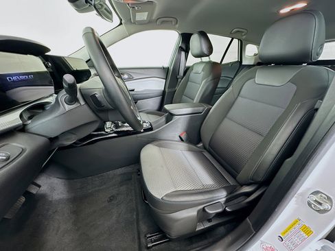 Used 2025 Chevrolet Trax LT w/ LT Convenience Package image 13