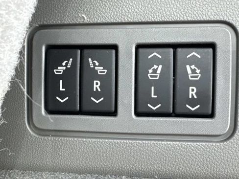 Used 2023 Cadillac XT6 Premium Luxury w/ Technology Package FWD image 11