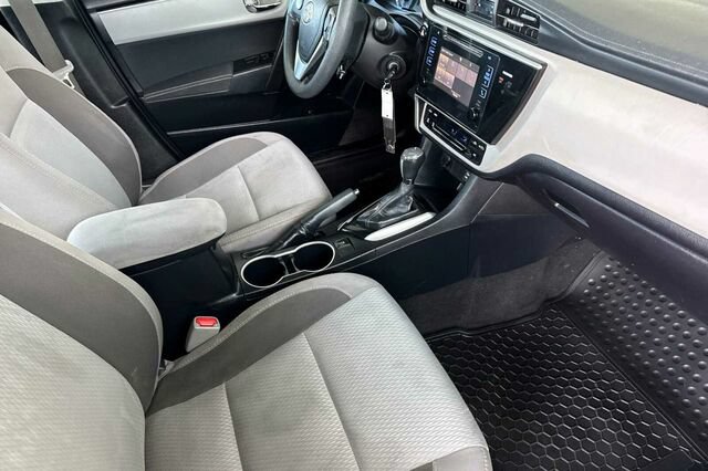 Used 2017 Toyota Corolla LE w/ Carpet Mat Package (TMS) FWD image 15