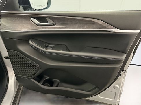 Used 2024 Jeep Grand Cherokee L Limited w/ Luxury Tech Group II image 36