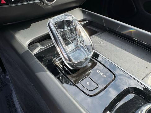 Used 2022 Volvo XC60 B5 Inscription w/ Climate Package image 25