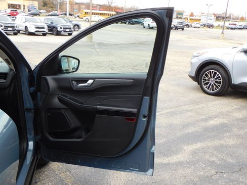 Used 2024 Ford Escape SE image 28