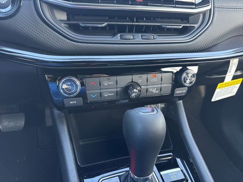 New 2026 Jeep Compass Latitude image 15