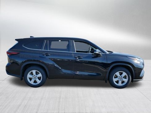 Certified 2024 Toyota Highlander LE AWD/4WD image 8