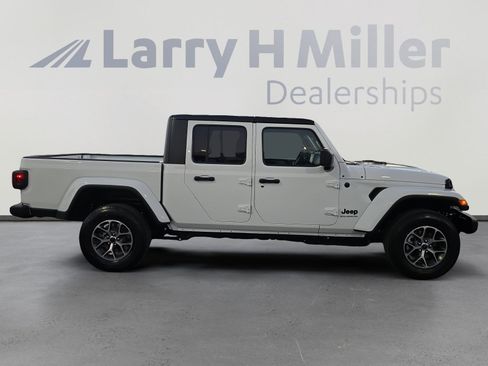 New 2026 Jeep Gladiator Sport AWD/4WD image 6