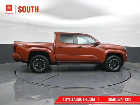Used 2025 Toyota Tacoma TRD Sport w/ TRD Sport Upgrade Package AWD/4WD image 3