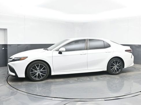 Used 2023 Toyota Camry SE FWD image 6