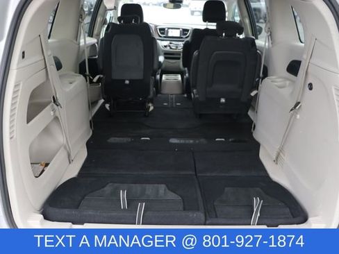 Used 2023 Chrysler Voyager LX FWD image 12
