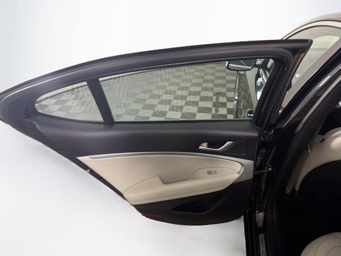 Used 2025 Genesis G70 2.5T RWD image 26
