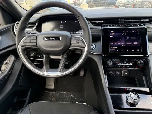 New 2025 Jeep Grand Cherokee L Altitude image 17