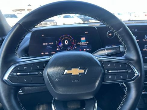 Used 2025 Chevrolet Traverse LT image 25