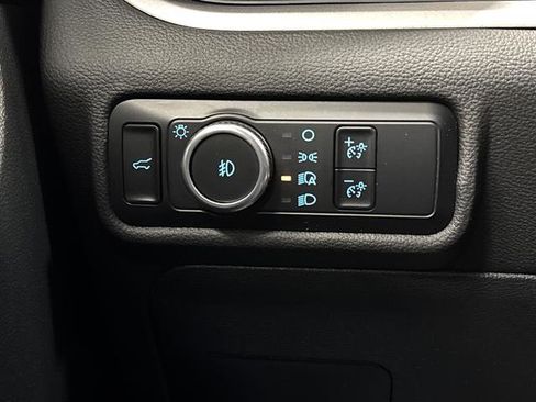 Used 2023 Ford Explorer XLT image 25