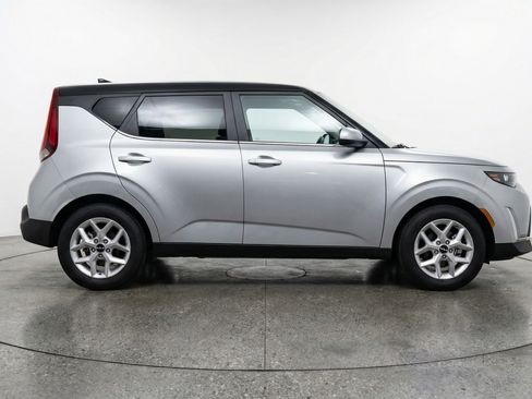 Used 2025 Kia Soul LX w/ LX Technology Package image 11