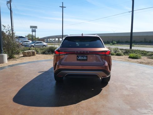 Used 2023 Lexus RX 350 FWD image 3