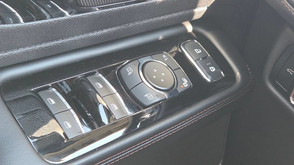 Used 2023 Lincoln Aviator AWD w/ Premium Package image 27