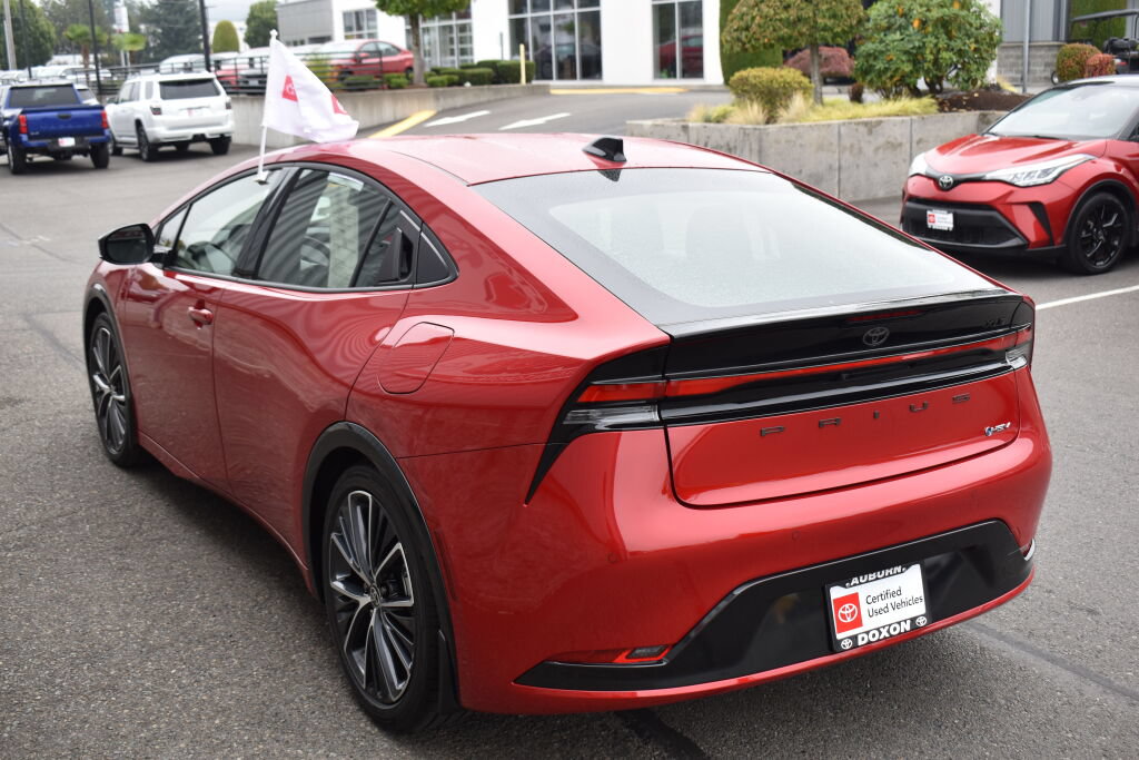 Certified 2026 Toyota Prius XLE FWD image 7