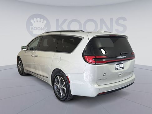 Used 2021 Chrysler Pacifica Pinnacle image 4