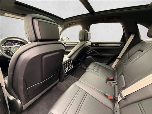 Used 2022 Porsche Cayenne S Platinum image 12