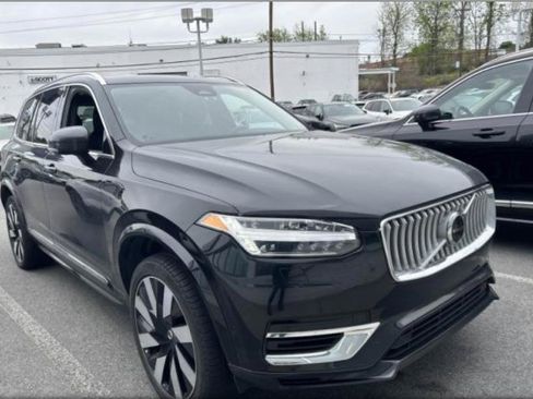 Used 2024 Volvo XC90 T8 Plus w/ Protection Package Premier AWD/4WD image 4