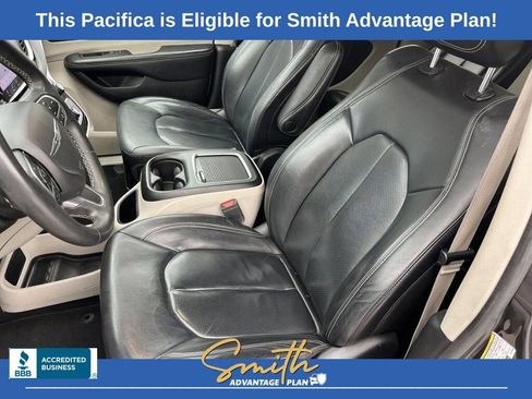 Used 2022 Chrysler Pacifica Touring-L image 16