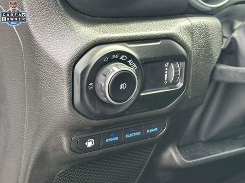 Used 2023 Jeep Wrangler Unlimited Sahara w/ Cold Weather Group AWD/4WD image 18
