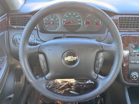 Used 2016 Chevrolet Impala LT FWD image 3