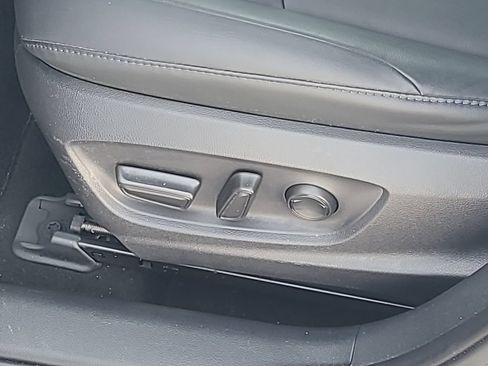 Certified 2021 Toyota Prius XLE FWD image 16