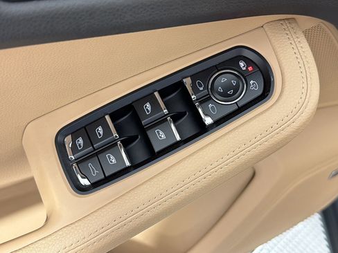 Used 2020 Porsche Macan AWD/4WD image 13