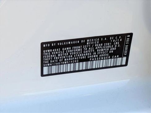 Used 2017 Volkswagen Golf SE image 27