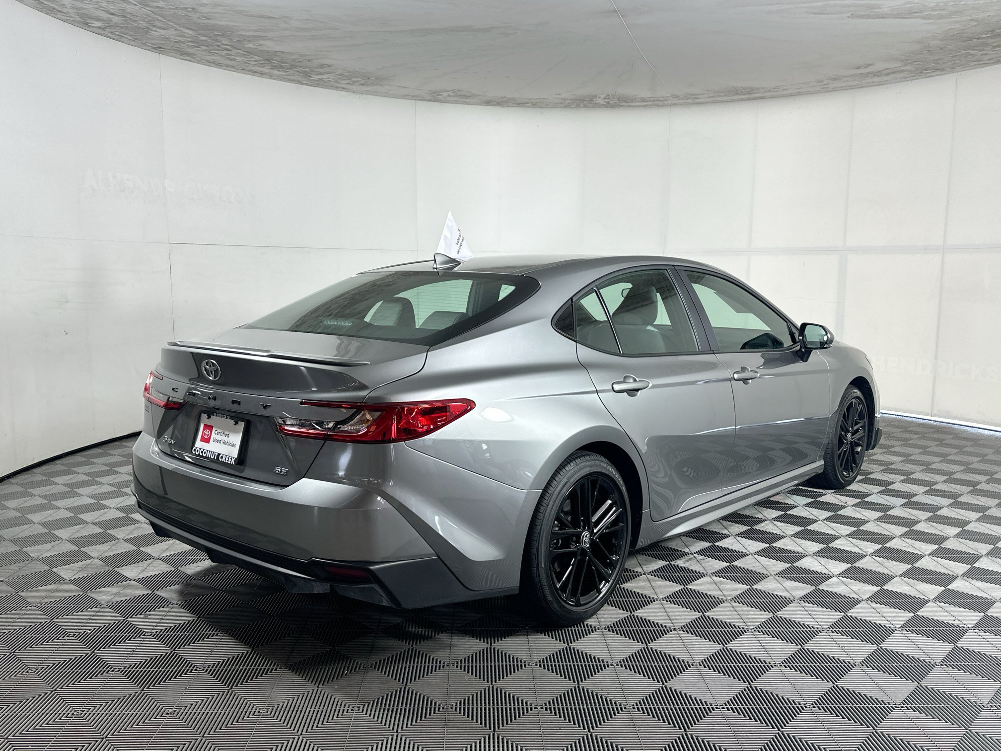 Used 2026 Toyota Camry SE FWD image 3
