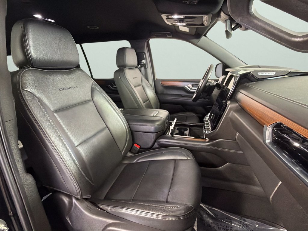 Used 2025 GMC Yukon XL Denali AWD/4WD image 38