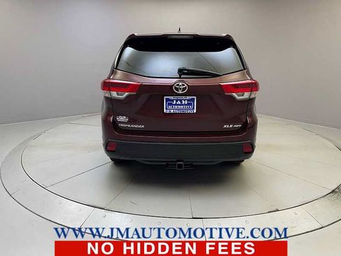 Used 2018 Toyota Highlander XLE AWD/4WD image 4