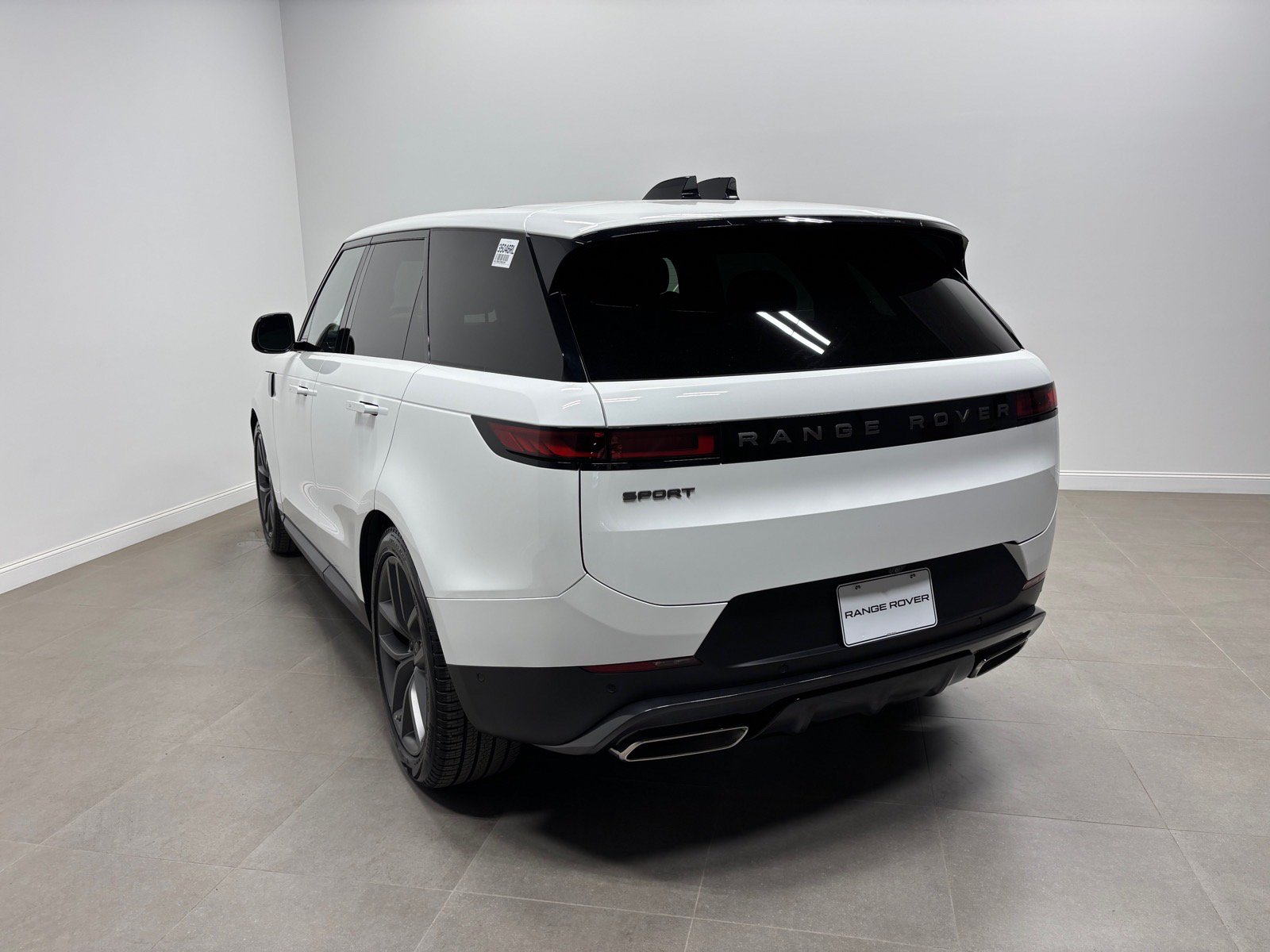 Used 2026 Land Rover Range Rover Sport SE AWD/4WD image 9