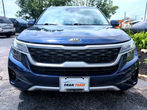Used 2021 Kia Seltos EX image 2