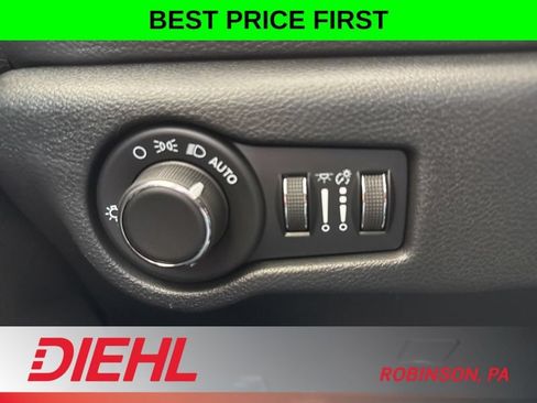 New 2027 Chrysler Pacifica Limited AWD/4WD image 27