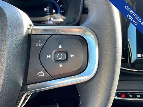 Used 2024 Volvo XC40 B5 Plus image 27