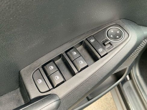 Used 2023 Kia Seltos LX image 18