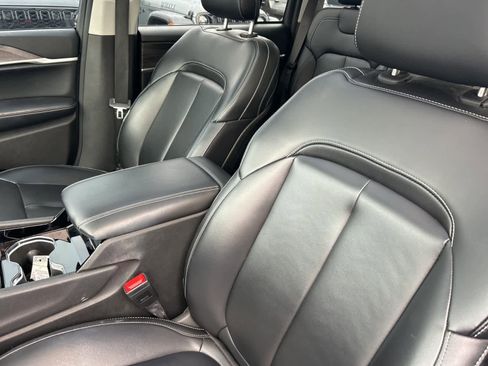 Used 2023 Jeep Grand Cherokee Limited w/ Black Appearance Package image 38