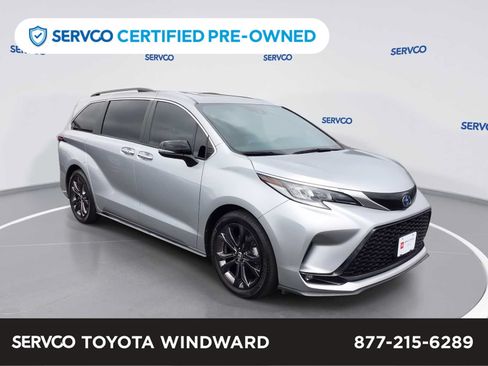 Used 2024 Toyota Sienna XSE FWD image 1