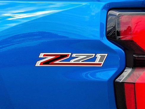 Used 2024 Chevrolet Colorado Z71 w/ Z71 Convenience Package 2 AWD/4WD image 25