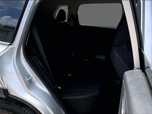 Used 2024 Nissan Rogue S FWD image 20